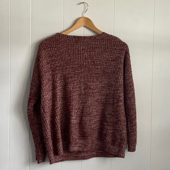 Never worn knitted sweater, fits a little bigger - Picture 3 of 3